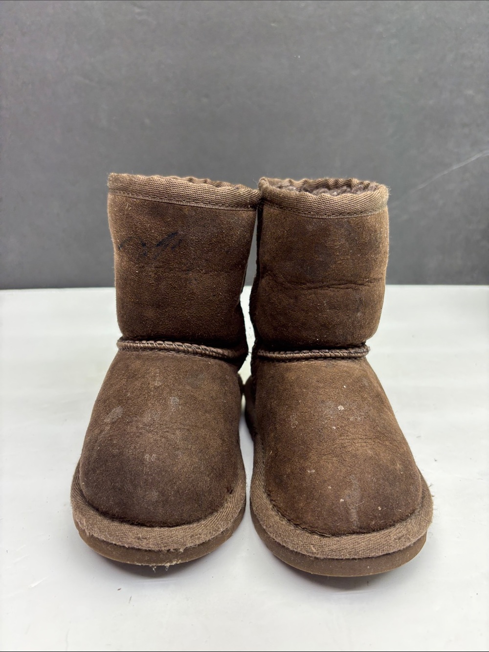 UGG Classic boots for baby’s SZ 6, box 80